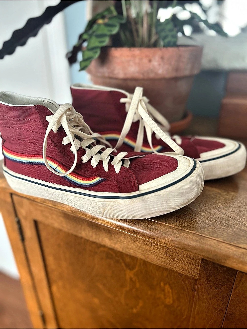 Vans Sk8-Hi 138 Decon SF
Rad Rainbow, Women’s Size 9, Unisex
